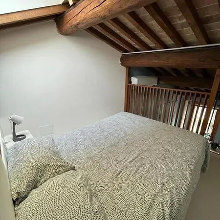 Elegante In Casa Storica-borgo Portello Apartman