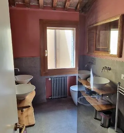 Elegante In Casa Storica-borgo Portello Apartman