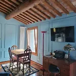 Elegante In Casa Storica-borgo Portello *