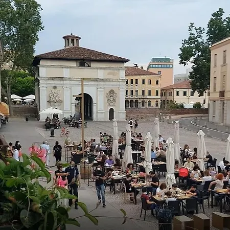 Elegante In Casa Storica-borgo Portello Падуя