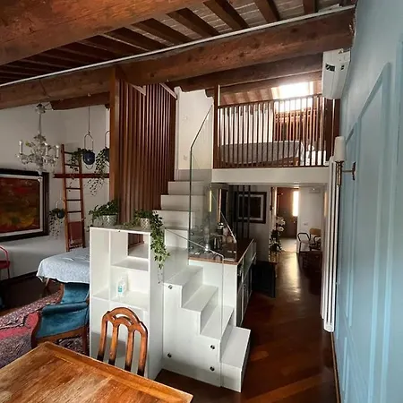Elegante In Casa Storica-borgo Portello *