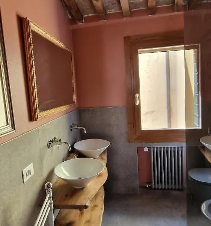 Elegante In Casa Storica-borgo Portello * Падуя